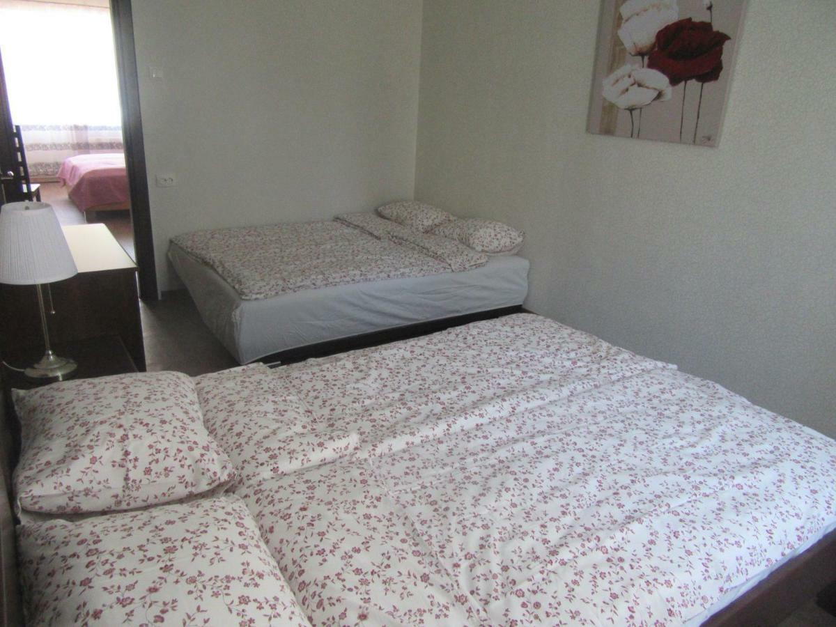 Family Apartment Рига Екстериор снимка